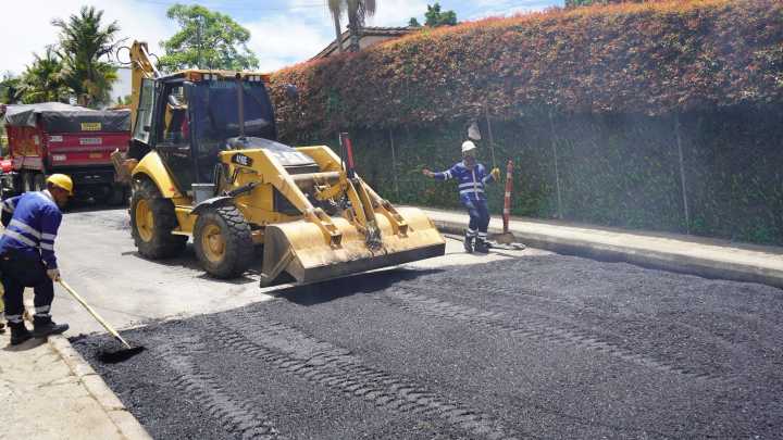 Más de 7 mil millones en rehabilitación vial invierte Alcaldía de Rionegro