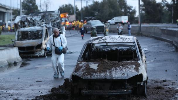 Sube a 27 el número de muertos por la explosión de un camión de gas en Ciudad de México