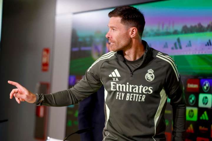 Xabi Alonso: “Estoy contento con lo que está haciendo Vinícius”