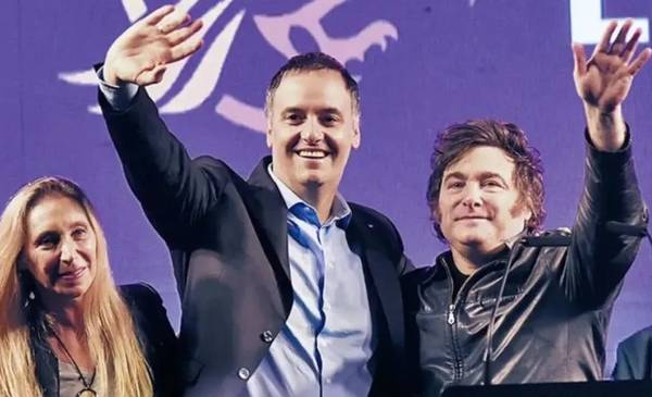 El Gobierno denunció "una operación ilegal" para frenar la difusión de más audios