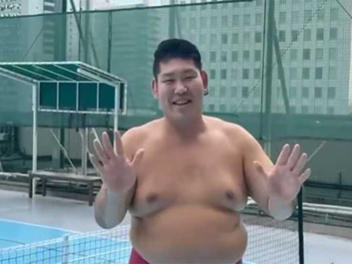 “Modi, you are a winner,” says Japanese Sumo wrestler