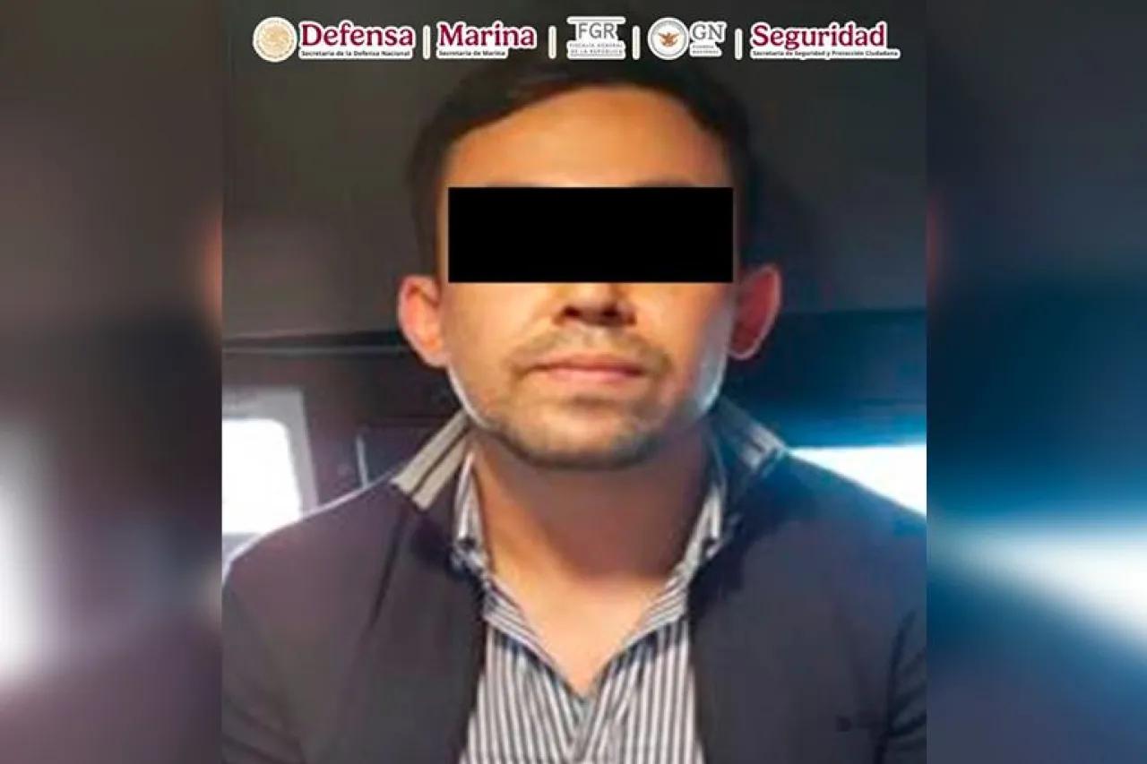 Cae en el AICM presunto operador financiero de un grupo criminal