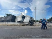 Volcadura en la Mérida-Motul; conductor esquiva un auto que le cerró el paso