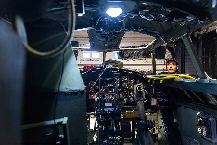 Everett man builds B-17 replica in his garage