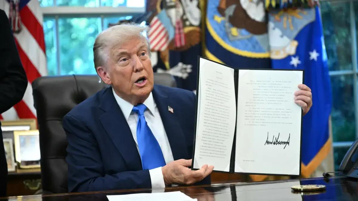 Nuevo golpe de Trump a las visas | EE. UU. exigirá pago anual de 100.000 dólares para H1-B: 'Basta de traer extranjeros a ocupar nuestros empleos'