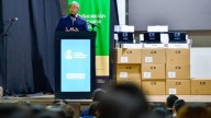 Más de 300 alumnos del nivel superior de Chos Malal recibieron notebooks del programa de becas