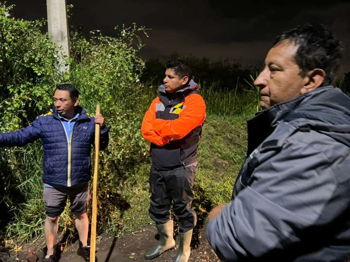 Acude Omar Muñoz a supervisar zonas afectadas de Cuautlancingo tras intensas lluvias