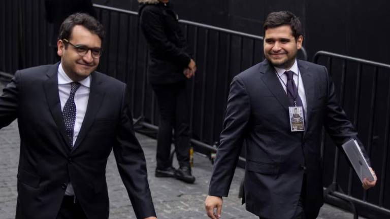 Presentan amparo para que hijos de AMLO no sean detenidos, revela periodista