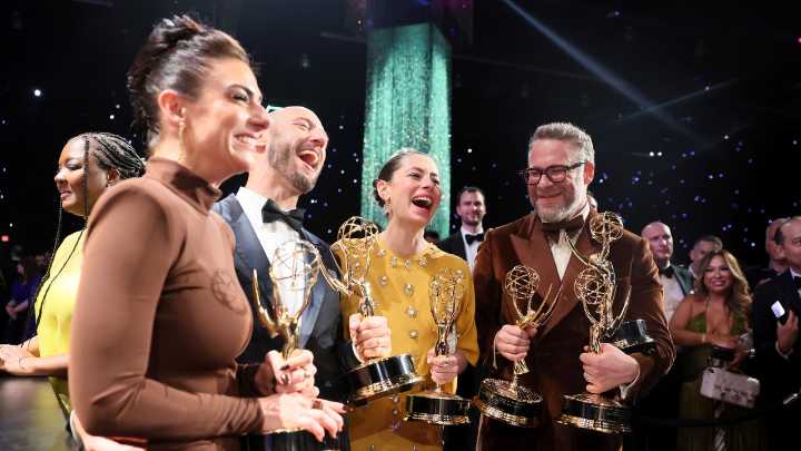 Noche histórica para 'The Studio' en unos Emmy que consagran a 'The Pitt' y 'Adolescence'