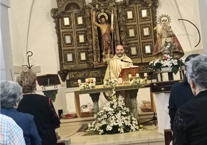 Caces reinaugura su iglesia tras las obras de mejora
