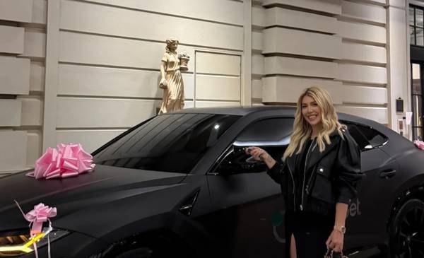 Wanda Nara, obligada por la Justicia, fue a una charla de ludopatía con su nuevo Lamborghini