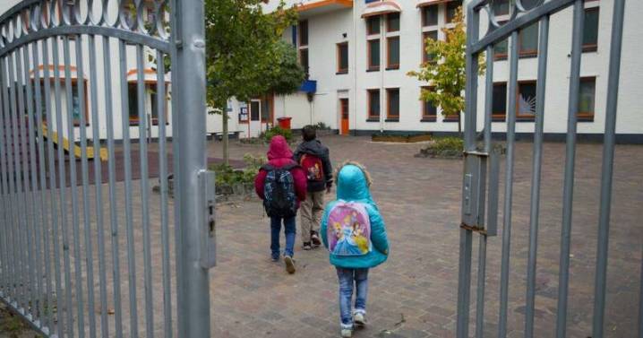 Holland eyes return hub for rejected asylum seekers