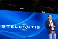 Stellantis: prohibir la venta de coches térmicos en 2035 en la UE no es realista