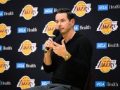 Los Lakers dieron una extensión de contrato a su entrenador