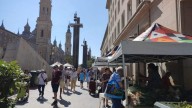 Así es el mercado que llena la Plaza del Pilar de productos frescos todos los sábados