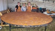 Realizan mega pay de calabaza en el Festival de Otoño de la comunidad menonita