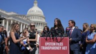 Víctimas de Jeffrey Epstein reiteran sus testimonios y piden ayuda a la Casa Blanca