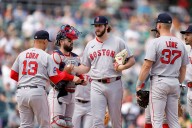 Los Boston Red Sox celebran que uno de sus jugadores entrara al Salón de la Fama tras victoria sobre Yankees