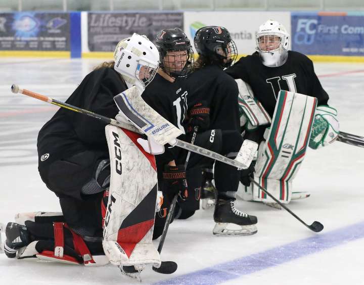 Jimmies women's hockey lose 5