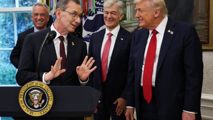 Inside Pfizer’s Oval Office drug pricing deal with Trump