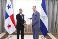 Embajador de Nicaragua en Panamá presenta copias de estilo (+Foto)