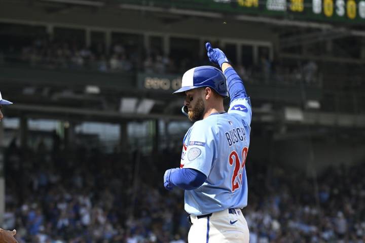 Deadspin | Ian Happ powers Cubs past Rays with 3-hit, 3-RBI game