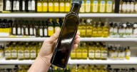 Exigen el retiro de un conocido aceite de oliva de los supermercados por ser ilegal y peligroso 