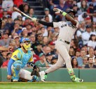 Jazz Chisholm Jr. closes in on 30-30, Yankees beat Red Sox