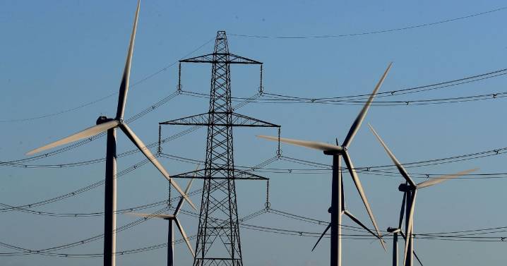 Live: Nearly 1,000 homes hit by power cut