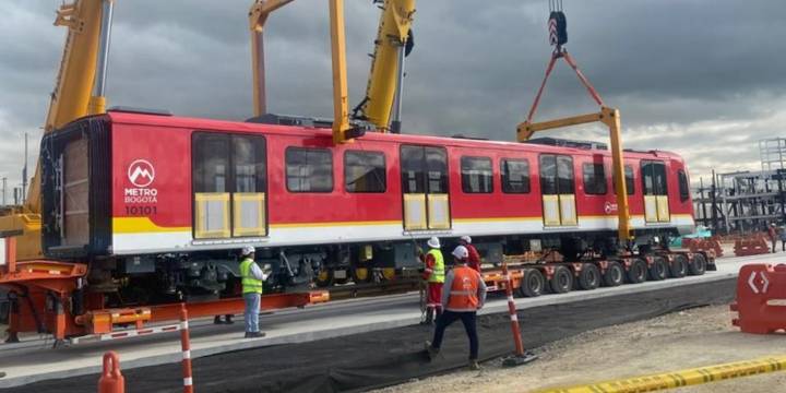 Se realizó la entrega y el desembarque oficial del primer vagón del metro en Bogotá