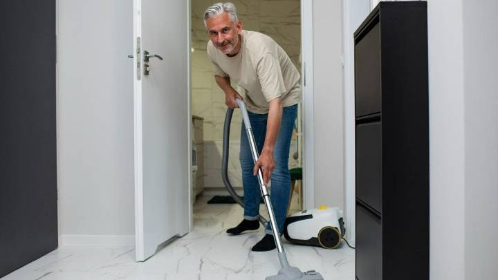 ¿Pasar la fregona, limpiar el polvo o fregar el baño pueden ser buenas para el corazón?