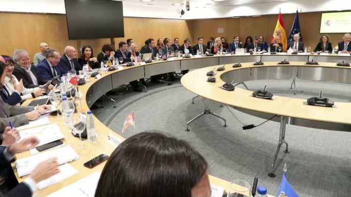 Las CCAA del PP rechazan la quita de la deuda y darán la "batalla jurídica", pero no confirman si se acabarán acogiendo More