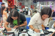 FOTOS | Caricaturas y portadas personalizadas: el stand de EL LIBERAL en el Forum atrapó a grandes y chicos