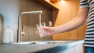 Más 172 millones de personas en EEUU consumen agua contaminada con PFAS