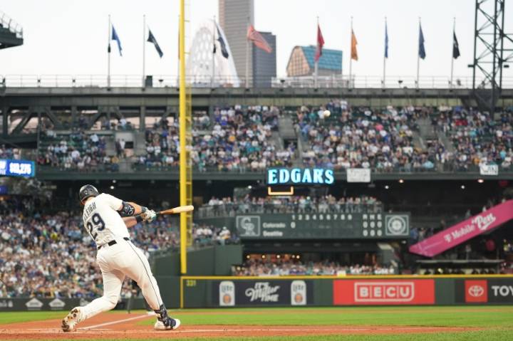 Mariners slugger Cal Raleigh hits MLB-leading 60th home run against Rockies