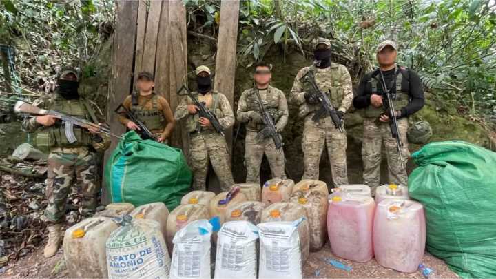 Fuerzas Armadas y la PNP destruyen laboratorio clandestino en el Vraem y decomisan más de 240 kilos de cocaína