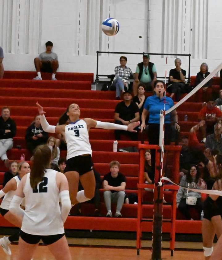 Eisenhower grabs early MAC-Red inside track on Romeo