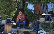 Photo | Todd Pinsky noodles on a guitar at Santa Cruz yard sale