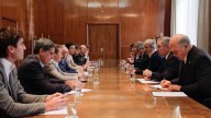 Furia del campo por el pacto Caputo-cerealeras: "Diez tipos se llevaron 2.000 millones de dólares"