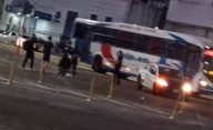 VIDEO.- Pelea de trapitos en 1 y 60: golpearon a efectivos policiales y hay un detenido