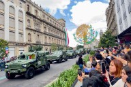 Abarrotan calles para ver Desfile Militar por 215 Aniversario de la Independencia