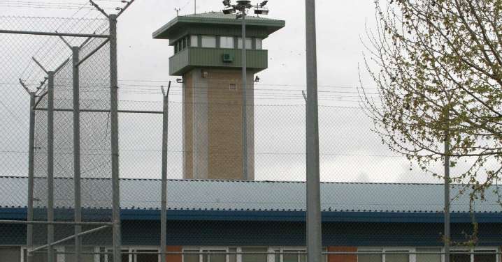 Un preso de la cárcel de Córdoba ataca con una cuchilla a un funcionario y a varios internos