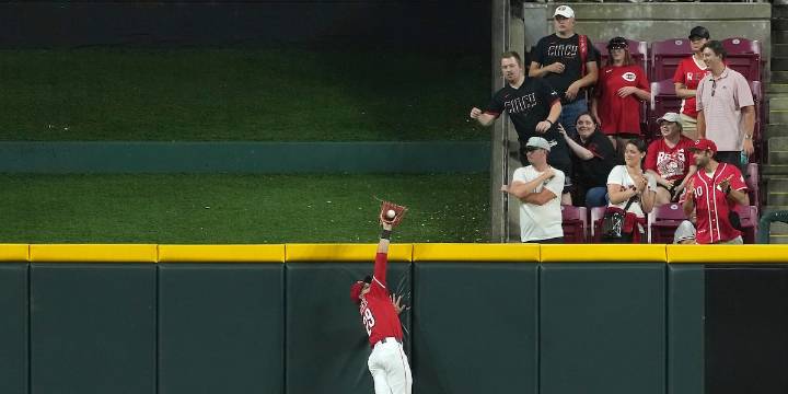 How the Reds stayed alive in the playoff race