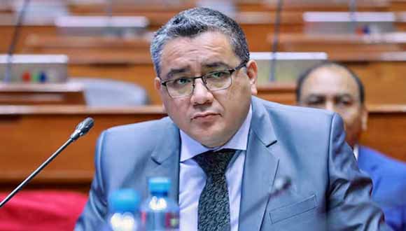Peritaje fiscal confirma que voz en audio corresponde al ministro Juan José Santiváñez