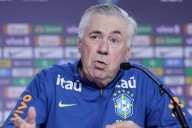 Ancelotti se refiere a la formación de Brasil ante La Roja y deja advertencia: “Voy a mantener muchos delanteros”