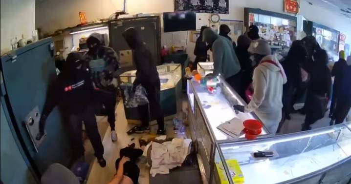 Violent smash-and-grab robbery injures California jewelry store owner