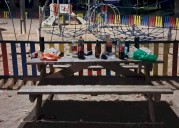 Botellón masivo en el parque de Los Moralejos y posibles daños en la zona infantil