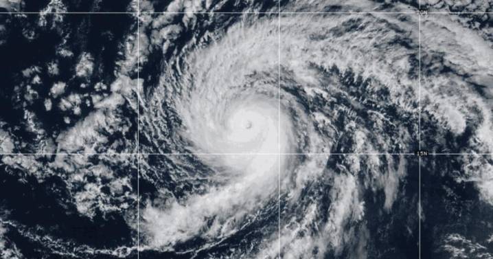 Hurricane Kiko is weakening on a forecast path expected to take it north of Hawaii