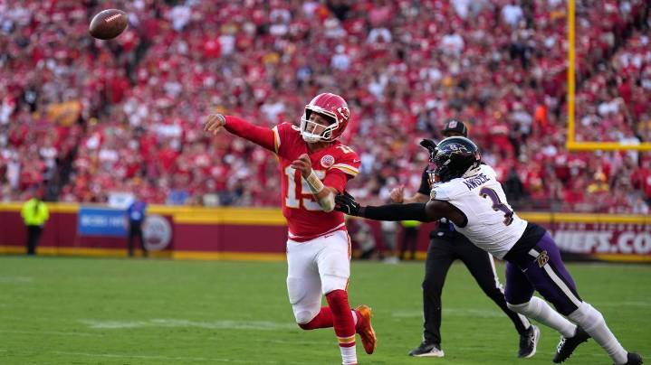 Mahomes shines for Chiefs, Jackson adds to Ravens' injury woes as Kansas City rolls to 37