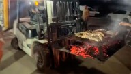 Video: un grupo de cordobeses no se resignó a que la lluvia arruinara el asado y tomaron una decisión que se hizo viral